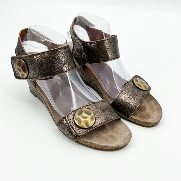 Taos Footwear Shoes - Taos‎ Pyramid Bronze Leather Wedge Sandal Women's EU 40